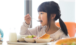 「前歯でも咬む、奥歯で噛む」